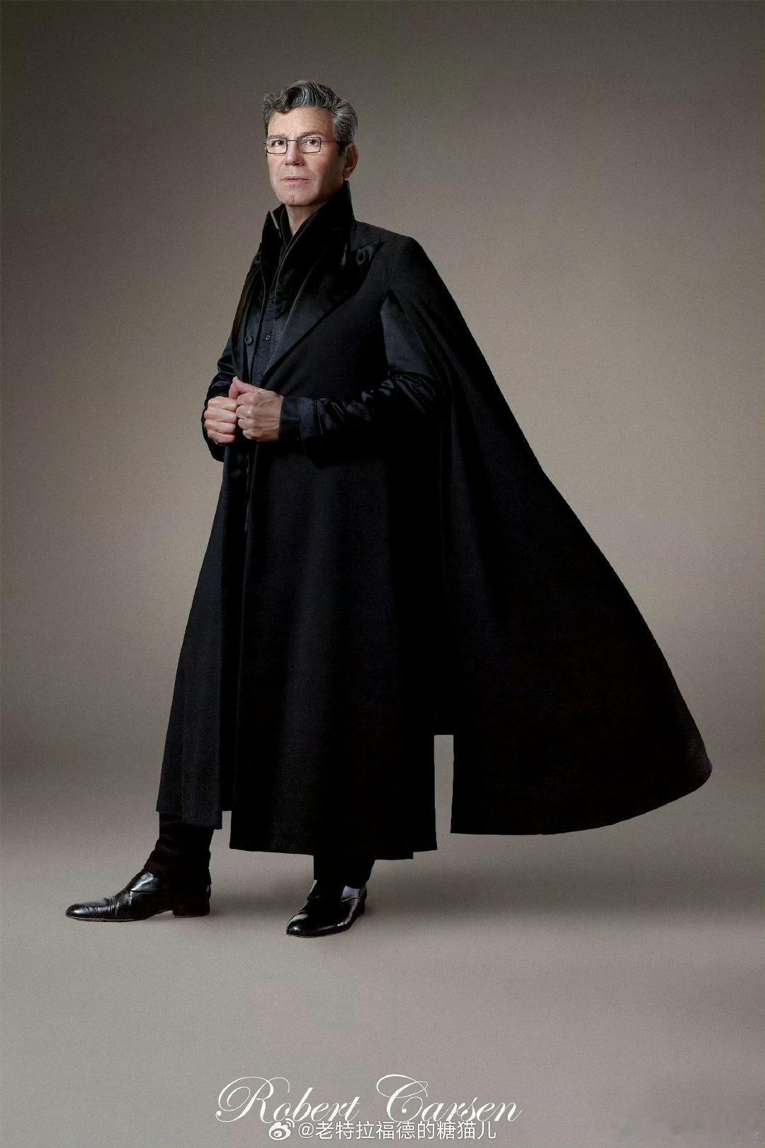 帅气自然！
迪丽热巴&Alexis Mabille 2025春夏高级定制
这是该季的唯一一件男装高定造型！
#迪丽热巴时尚先生历史级待遇##迪丽热巴首登一线男刊# ​