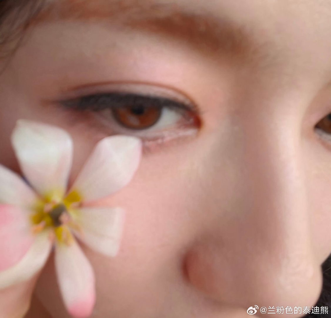 #李兰迪[超话]##李兰迪水灵灵的眼睛直勾勾的心##李兰迪# 
“你的眼睛比海辽阔”[打call] ​