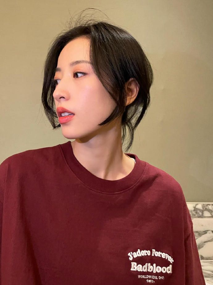 周雨彤怎么突然这么有韵味了
人妻感爆棚 ​