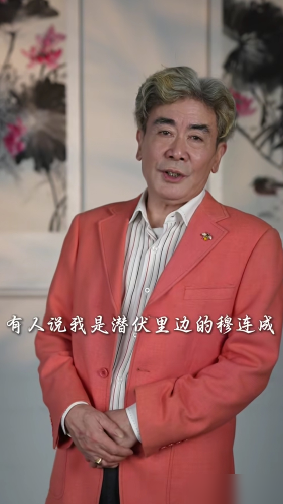 剧本没看完，张国庆就敢接《潜伏》。就冲孙红雷仨字。
他原本不想演，嫌穆连成戏少，档期还紧。一听对手是孙红雷，立刻答应。
三天，所有戏份全部拍完。片场安安静静，没有喧闹。
事后他说：孙红雷把余则成那股深藏不露的劲儿，演活了。跟高手合作，真过瘾。
人往高处走，有时候是跟谁一起干活的事。