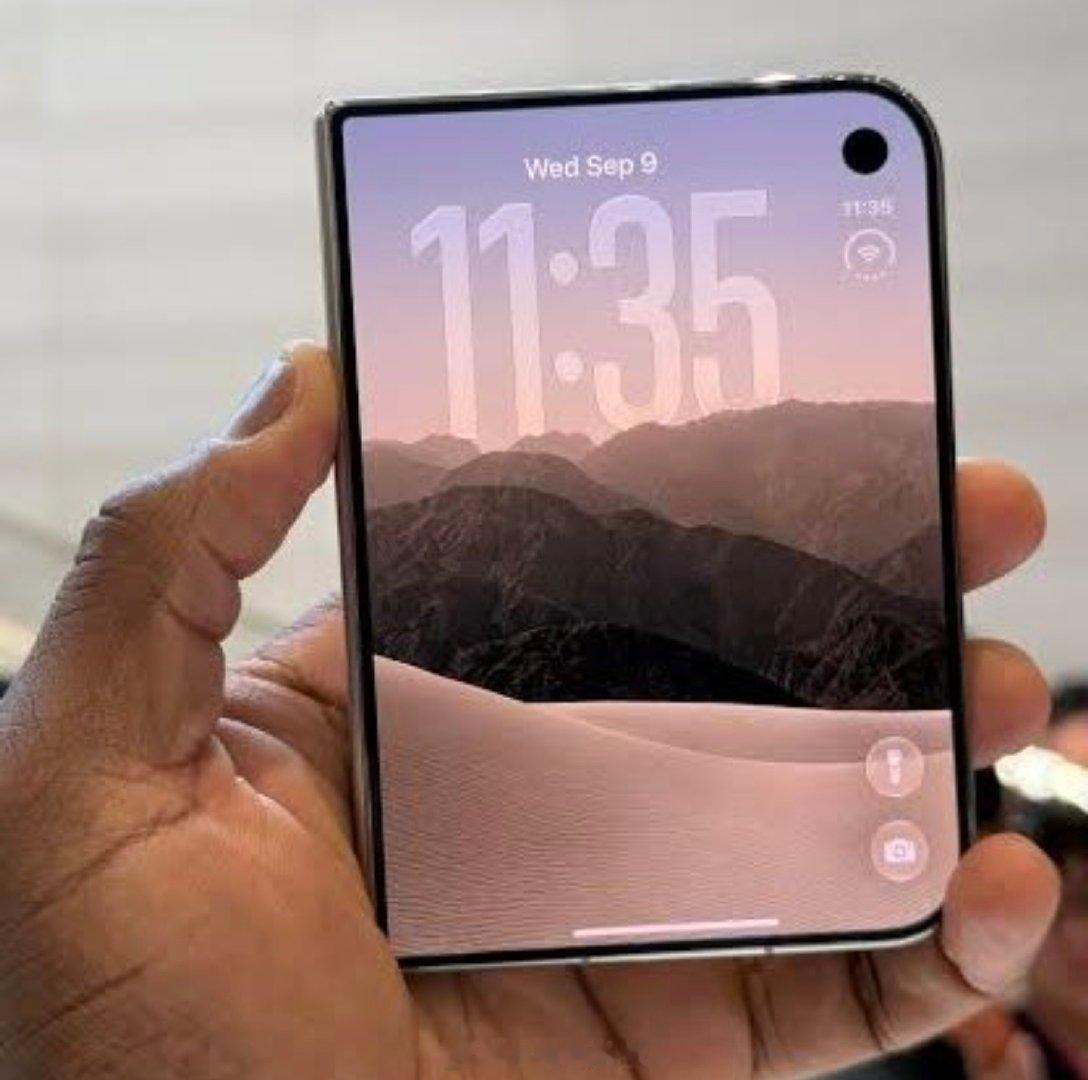 啥情况这是，iPhone Duo的出货预期又下调了？分析师Jeff Pu认为，2026年的iPhone Duo出货量预期从700万台降到了600万台，主要还是受铰链产能限制影响，这个问题到现在还没解决好……我还能说啥。

600万台对于苹果来说确实不算多，看来这次想买Duo，可能真得拼手速了[捂嘴哭] ​