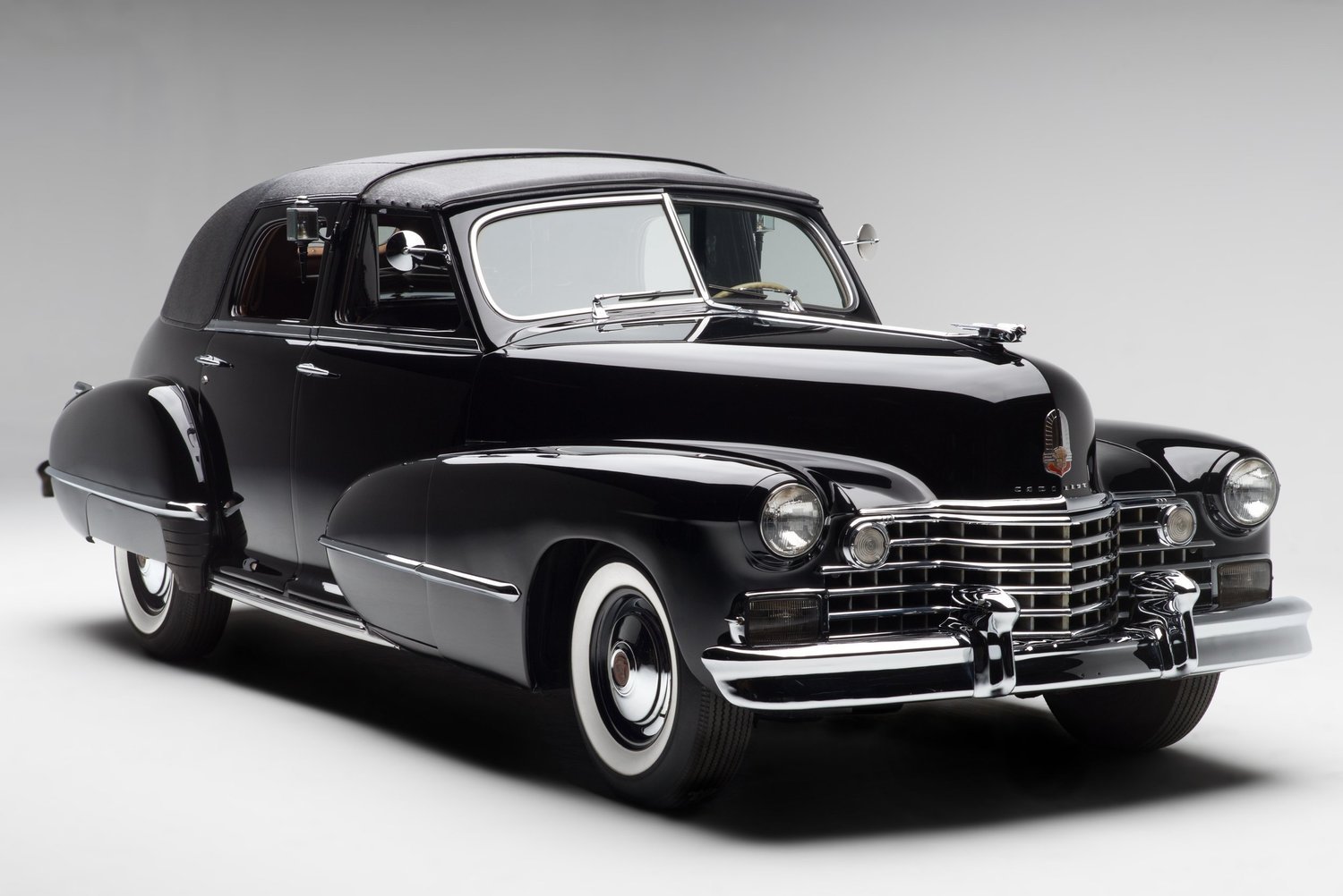 网上搜集来的1942款凯迪拉克Cadillac Series 63 Open Front Town Car豪华轿车的高清图。

#经典老车[超话]# ​