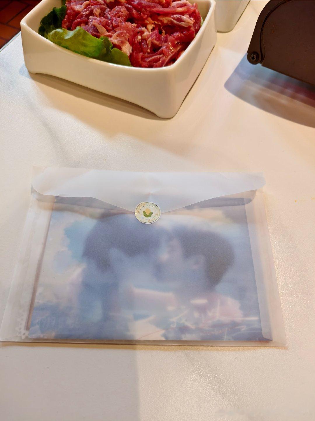 好难过又要上班了，我不想啊啊啊啊
好幸福的几天，跟临时认识的宝子一起逛了兖州，连云港，无锡，苏州
在无锡骑共享单车，突然路过下班的米给我们塞小礼物，走错路了，热心村民直接让我们上车送我们 ​
