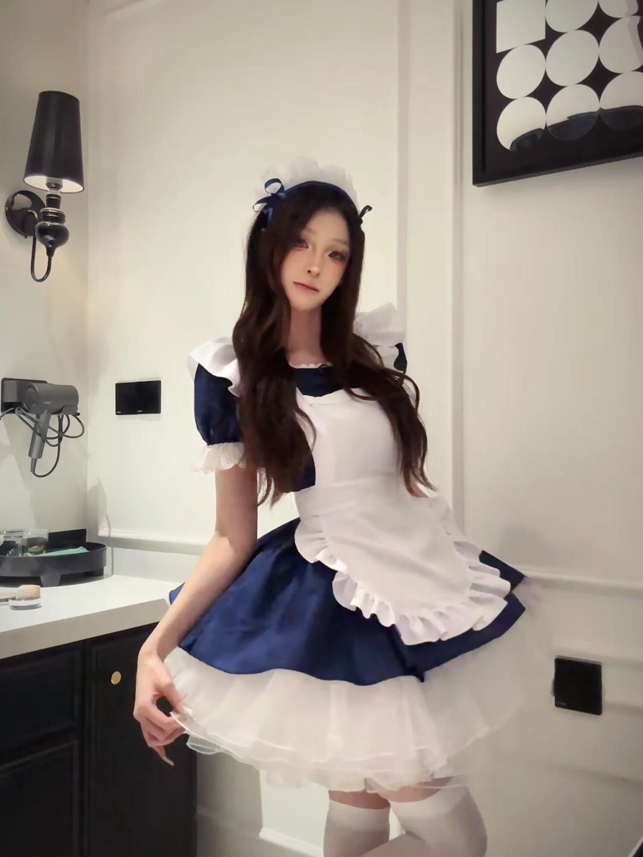 你可以不夸她可爱吗？我也会装。