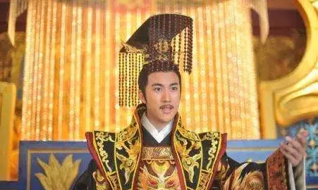655年，唐高宗召见辅政大臣讨论一件朝廷大事，正当褚遂良与皇帝激烈争吵时，龙椅后面突然传出尖厉的女人声音怒喝道：何不扑杀此獠！

655年，唐高宗李治为了改立皇后，把长孙无忌、褚遂良等辅政大臣召进宫中。表面看，这是一次后宫人事讨论，实际上却是一场皇帝与老臣之间的权力较量。

争论最激烈时，褚遂良当面