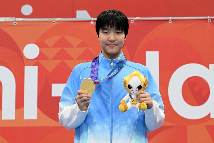 #13岁于子迪MVP#【#于子迪最有价值运动员#[赞]】#2026亚运会今天闭幕#，13岁的当选亚运会女子最有价值运动员。本届亚运会，她勇夺3枚金牌，其中，200米个人混合泳游出2分06秒10，刷新亚洲纪录。祝贺小将，未来可期！（央视新闻） ​