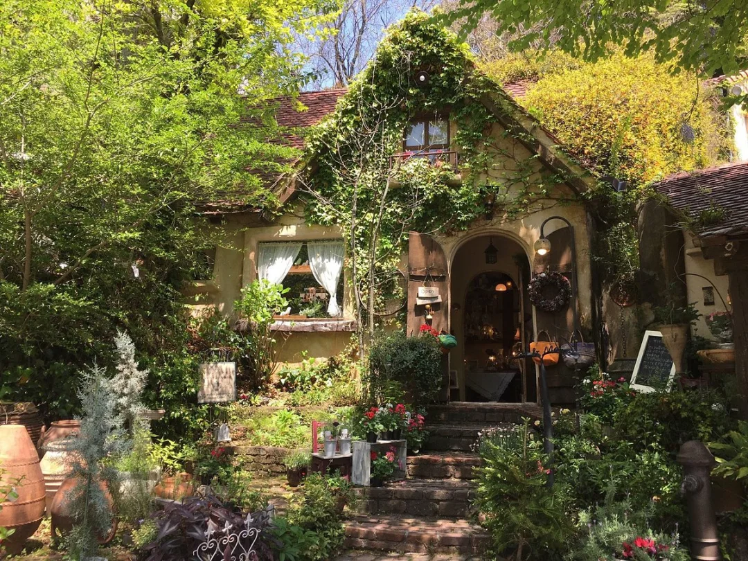 日本静冈县丨森林深处藏着梦里的童话镇