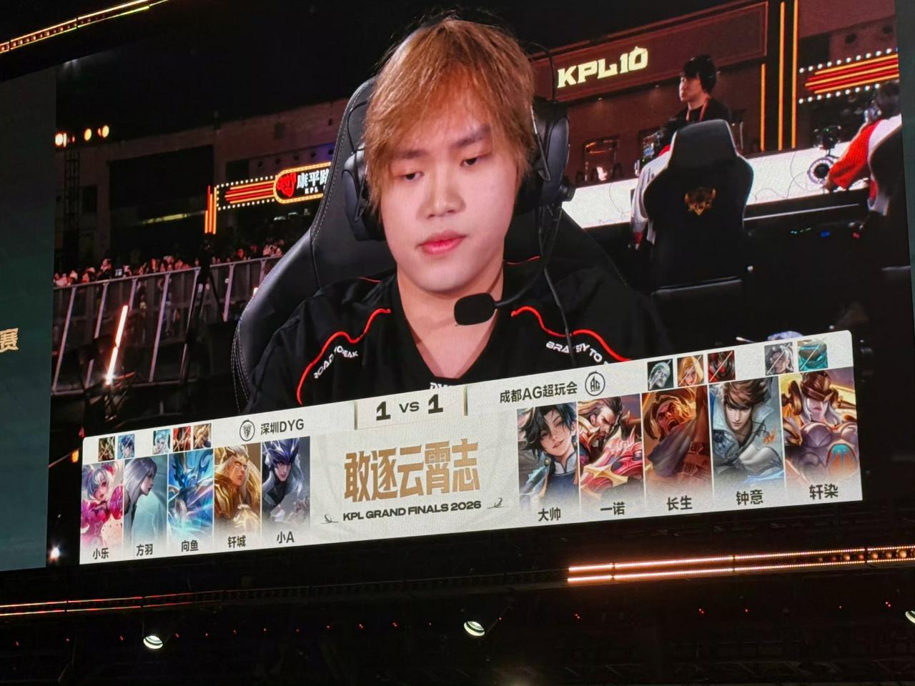 #AG超玩会[超话]# 
我又问了这把bp孙权怎么玩[笑cry]全是控。。。。一诺一来又不会bp了是吧[抱抱][抱抱][抱抱] ​