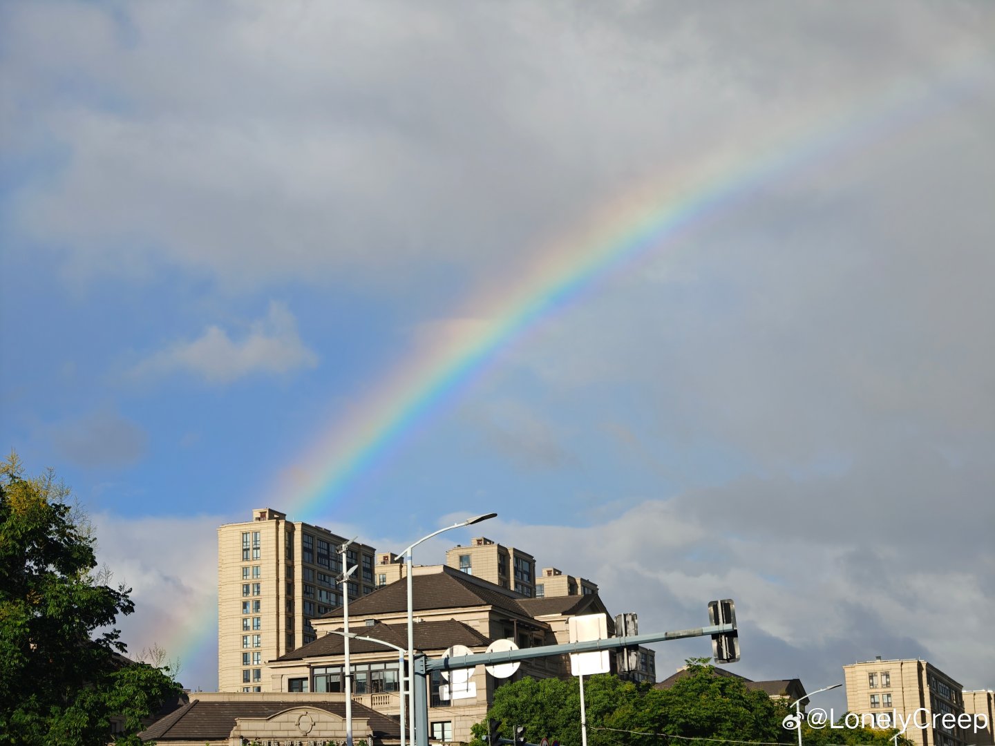 看到彩虹🌈了。
运气都要好好的👌#realme[超话]##OPPO[超话]##索尼A6000[超话]##老黑的日常随拍# 
​