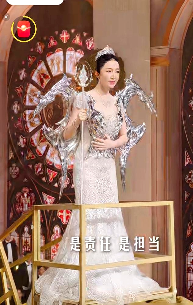 瞧瞧这阵仗，4月5日那场古礼，简直看得人后背发凉。 徐婕跪地奉茶，摇身...