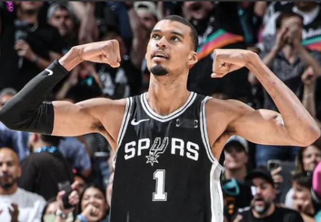 狄龙：一旦文班拿到他的第一个MVP，之后其他人没戏了   太阳球员狄龙...
