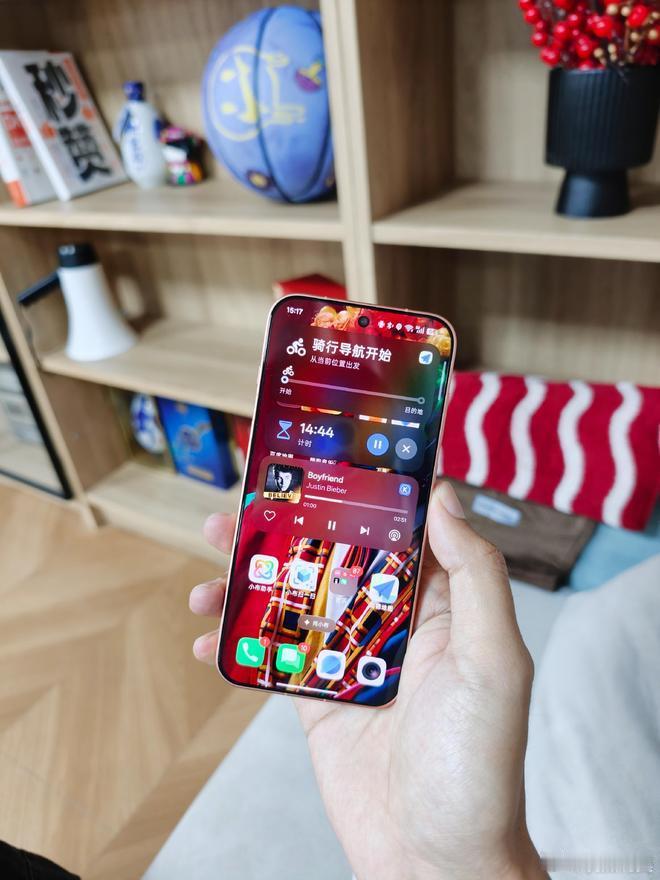 蹲了好久的618活动，终于下定决定把旧iPhone换掉，犹豫了好久，到最后还是选了OPPO Find X9s Pro。

上手第一感觉，握持体验和iPhone特别接近，单手也能握持。影像是Pro档唯一的双2亿，开头还有些怀疑。刚好最近下雨，试拍了一些样张，本来下雨天光线不太好，但依然能正常出片，哈苏色彩很舒适，拍出来 ​