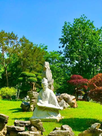 武汉·汉阳莲花湖·<br />雕塑· （仕女抚琴）