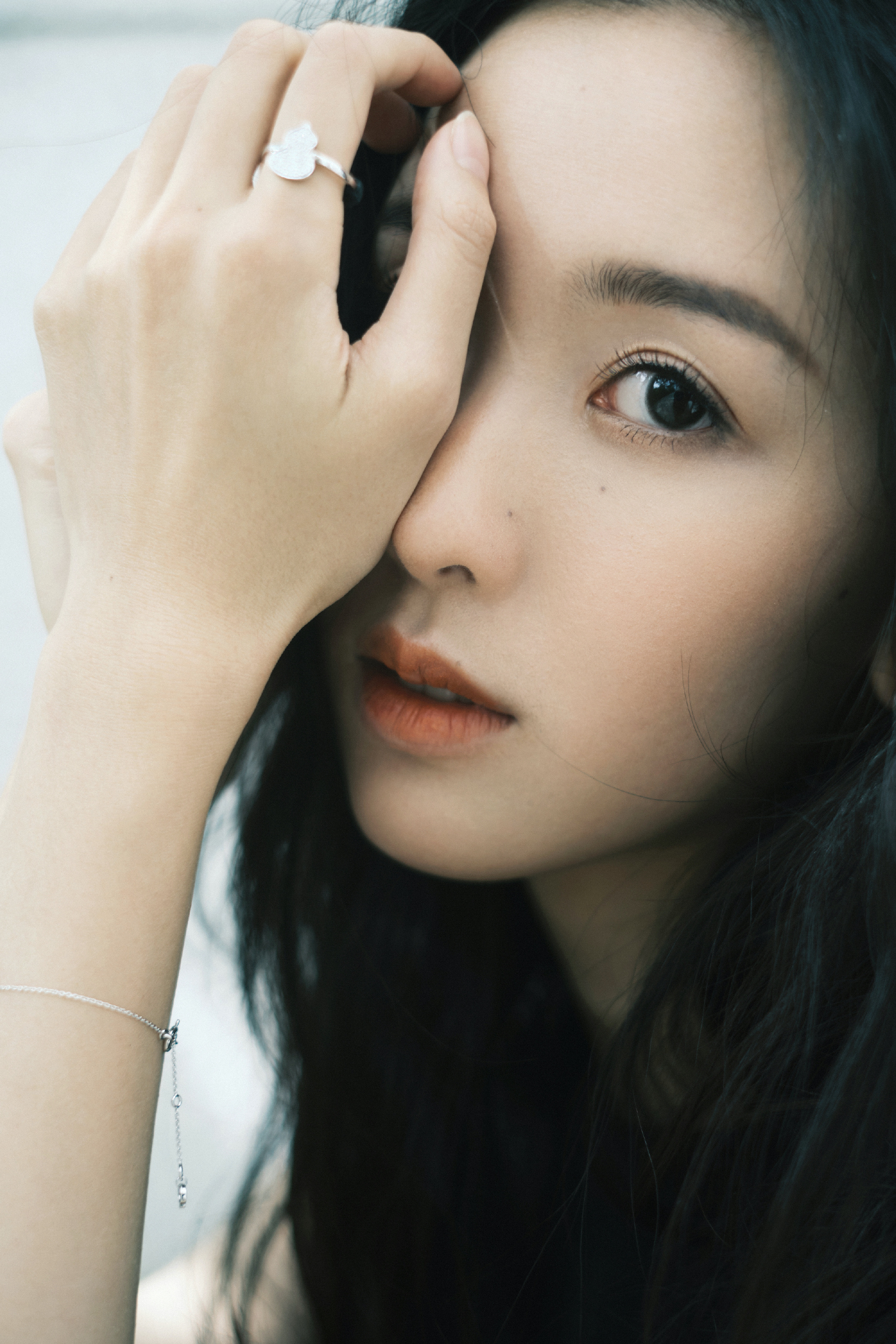 #陈都灵[超话]#  20.12.07陈都灵《热汤》首映礼

你是一株小草也没关系，我的爱，我的真心，可以当做你的养料。

图源：陈都灵工作室

#陈都灵白幼薇# ​