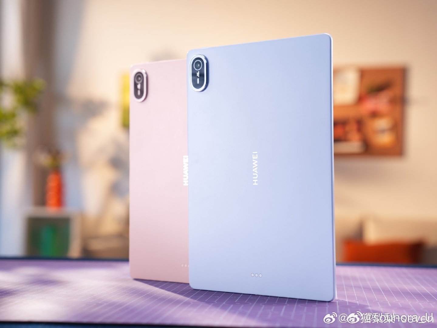 #全新华为MatePadAir即将发布##被新款华为Air平板硬控三秒# 华为MatePad Air的笔跟屏互动特别跟手，加上那些萌萌的小反馈，写字画画居然有点上头停不下来。 ​