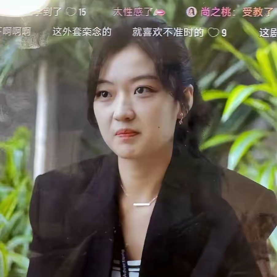 虽然孙千和井柏然的新剧《早春晴朗》讨论度很高，但是这部剧的质量还不足以助她更上一层楼。孙千的颜值在当下的娱乐圈还是比较独一无二的，没有整过容，
也没有微调过，纯纯妈生脸，
但是只能算得上清秀，不够精致，
可能某些拍电影的大导演偏爱这一款。
至于她的演技，乏善可陈，
没有特别好，也没有特别不好，
就是