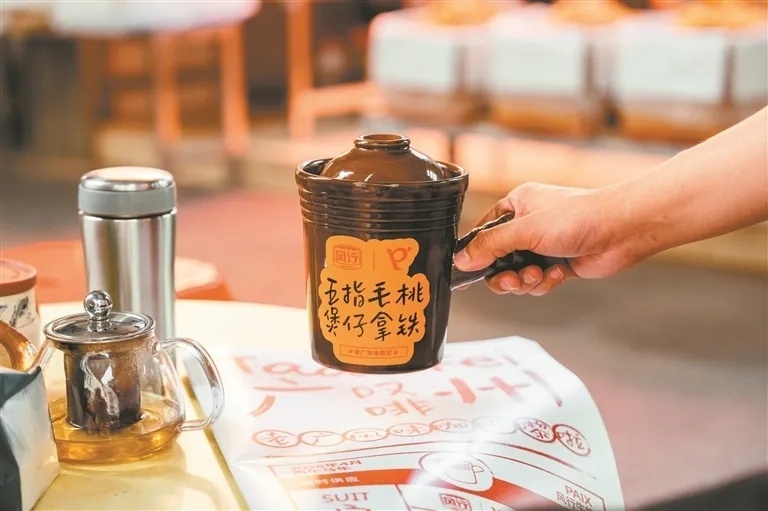【不止荔枝美式！深挖广州咖啡：社区小店、百年骑楼、山野咖全都有故事】这...
