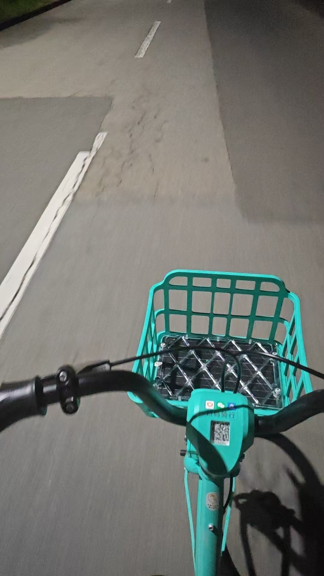 我觉得我很有病 我骑车在路上 经常同时把两只手松开 就感觉那一下很刺激 还要喊我朋友来看：牛不牛[酷]
朋友：求职竞争者只有马戏团的猴子[允悲] ​