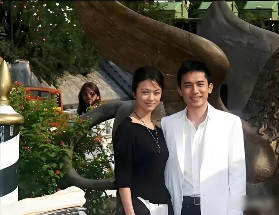 我‎敢打赌，刘嘉⁠‎‍玲看到这张照片⁠‎，估计⁠﻿也⁠‌得吃醋‍‏‌。 ​
