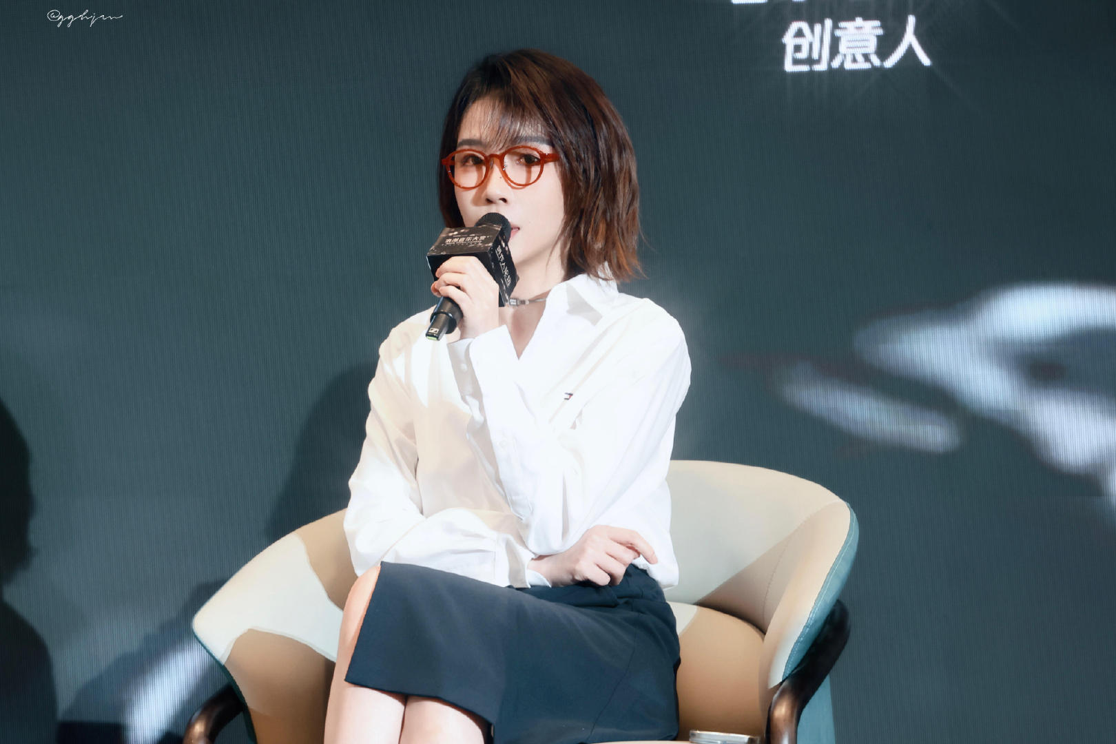 #刘恋曾是奥美创意总监# 栾念融合多人物！太有趣了 ​