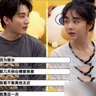 谭松韵说刘学义长我笑点上了，结果俩人一对视就笑场，导演直接喊停让下车透气。拍正经虐恋戏，愣是拍出喜剧效果。
可一查片场细节，更绝。刘学义为了半裸戏提前三天断水，情绪暴躁，谭松韵就在旁边吃烧饼逗他。俩人互送咖啡蛋糕，频繁到助理求饶：哥，能不送了吗。
最狠的是刘学义那句话，拍亲密戏最好不熟的时候拍，