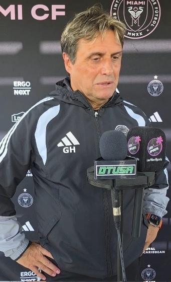骑士将施罗德交易至黄蜂换回特雷·曼恩，腾出薪资空间。据薪资专家Bobb...