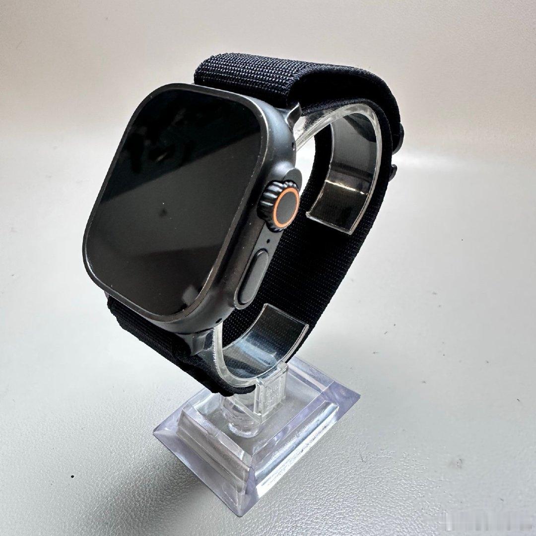 Apple Watch Ultra 2代-q9p2
靓机/国行/零售机/黑色/高仿回环表带
电池：100%
官保：25年11月30日
概况：单机+原线+高仿表带，边缘轻磨损
【价格】3199 ​