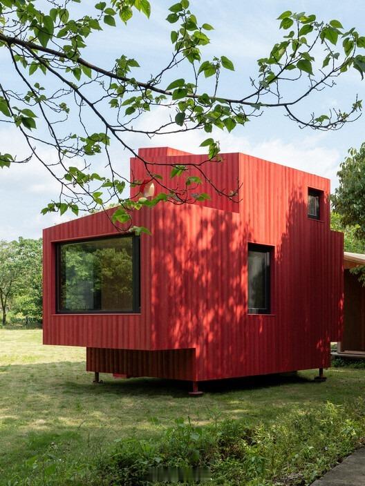 建筑生人的美学沙龙建筑沙龙建筑启示录【建筑可思议】1186 | Red Submarine CabinRed Submarine Cabin, a modular cabin by Wiki World, serves as the ultimate “Plug‑in for the Wild”. Leveraging Digital Wood technology, it combines digital‑fabrication precision with nomadic freedom. This high‑performance, zero‑footprint, plug‑and‑play dwelling delivers adaptable materials and functions for diverse landscapes. Whether sited on cliff edges or nestled within forests, it occupies ...