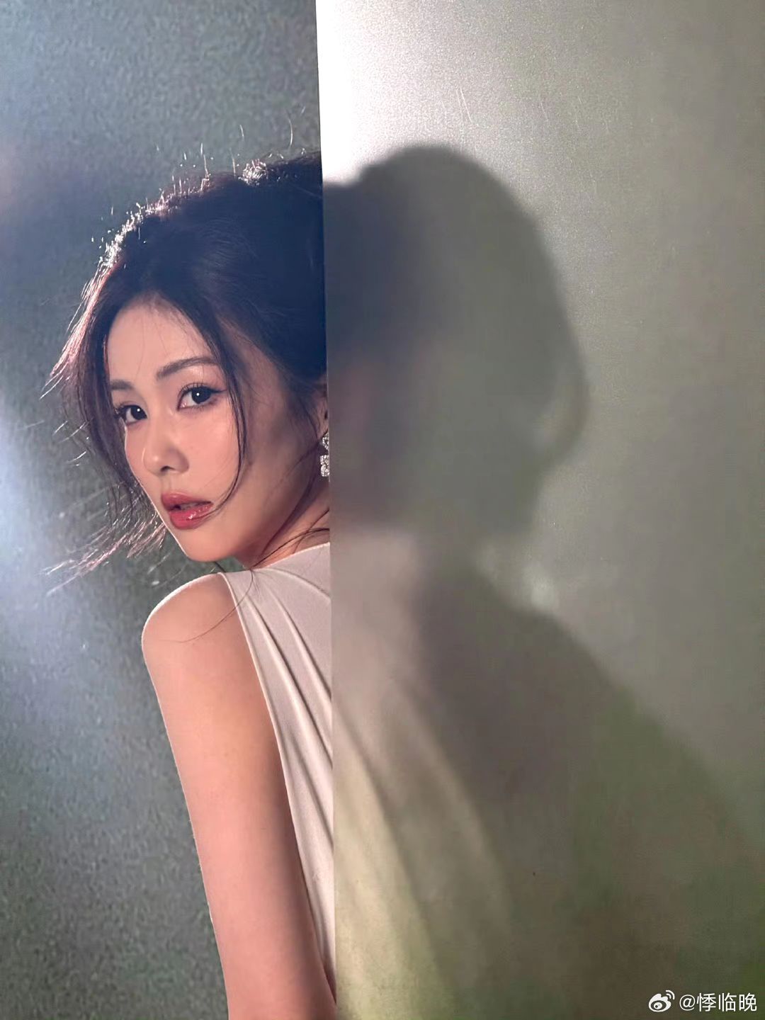 #白鹿[超话]# 🦌#白鹿唐宫奇案# 🦌#白鹿李佩仪# 🦌#白鹿#

"看日落本身就是一件很浪漫的事,如果能和你一起看,就是双倍浪漫"

​
