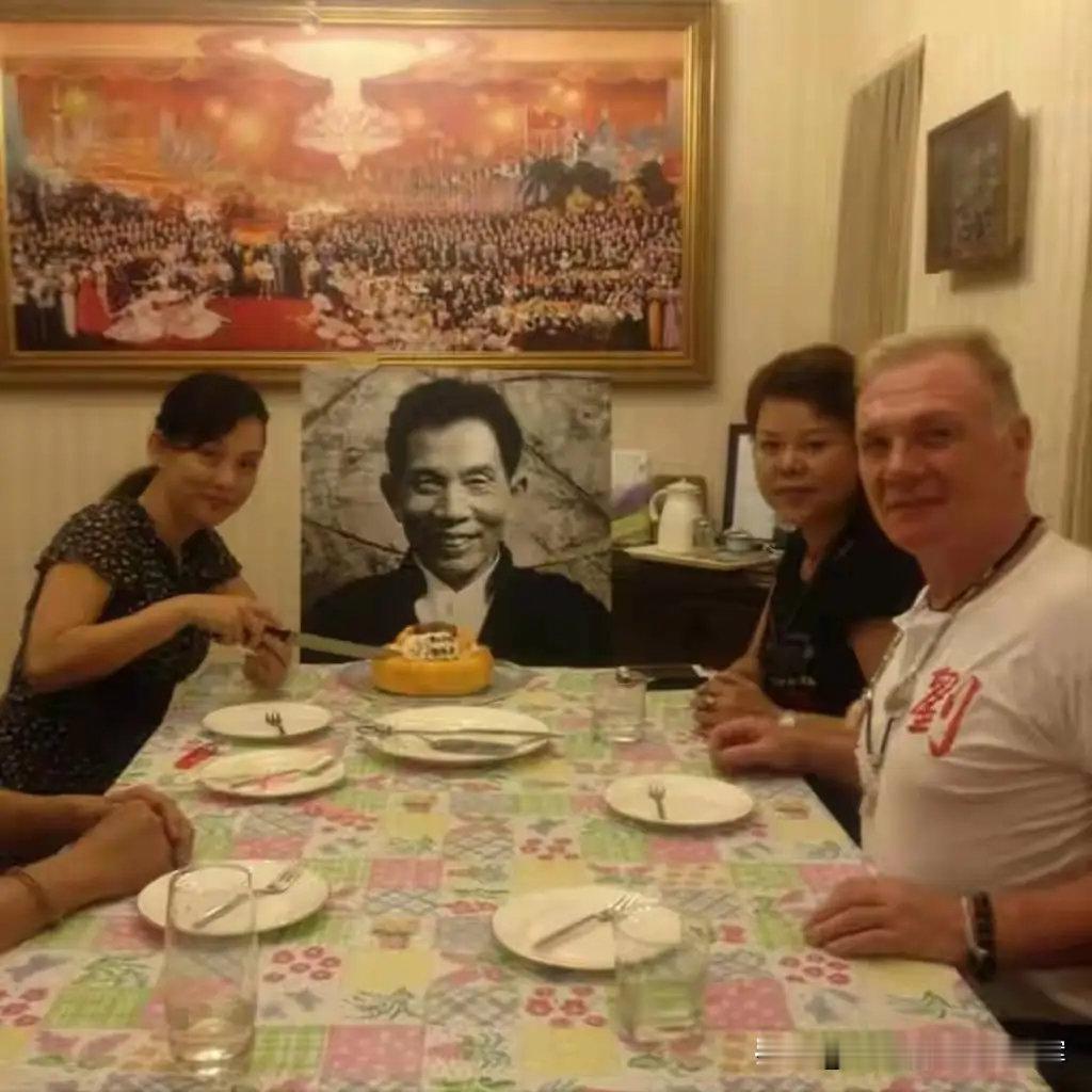 何麦一生最爱的两个女人，是相伴33年的妻子与五岁便扎马步习武的女儿。 ​