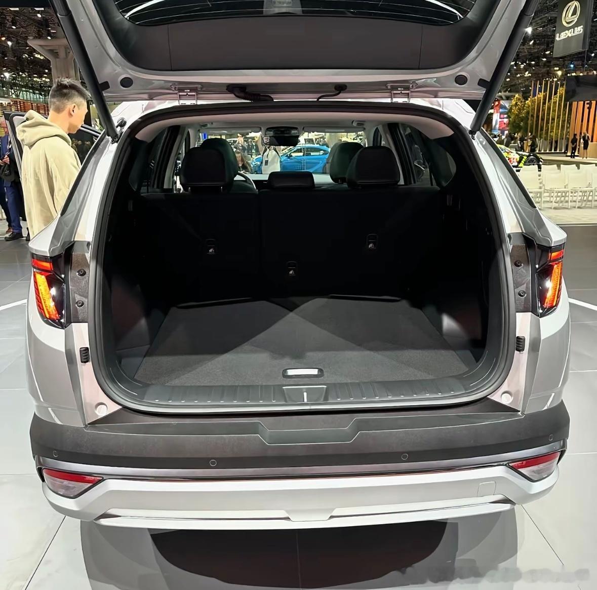 聊聊途胜 L 适合什么样的车主。预算 13-18 万，想买合资紧凑 SUV，看重动力、后排大空间，经常全家出行、周末露营；不想买日系 CVT，想要 AT 变速箱；追求高性价比，希望拿到超长质保。如果你非常在意车内静谧性、高保值率，它可能不是最优选择，试驾重点感受高速噪音。#现代途胜L##合资紧凑SUV# ​