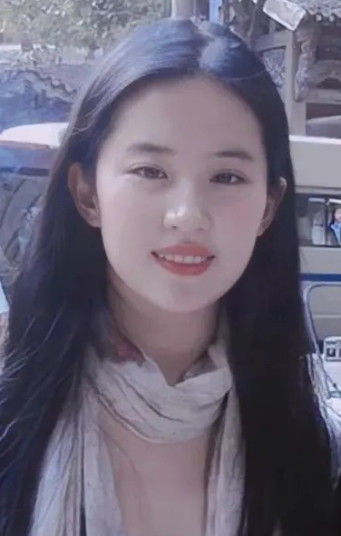盘点娱乐圈十位实力口碑演员：
一：张译
二：袁泉
三：陈道明
四：何塞飞
五：胡歌
六：孙俪
七：刘亦菲
八：谭松韵
九：赵今麦
十：咏梅
娱乐圈的大染缸里，这十位算是低调清流级别。你还知道谁，评论区欢迎补充！