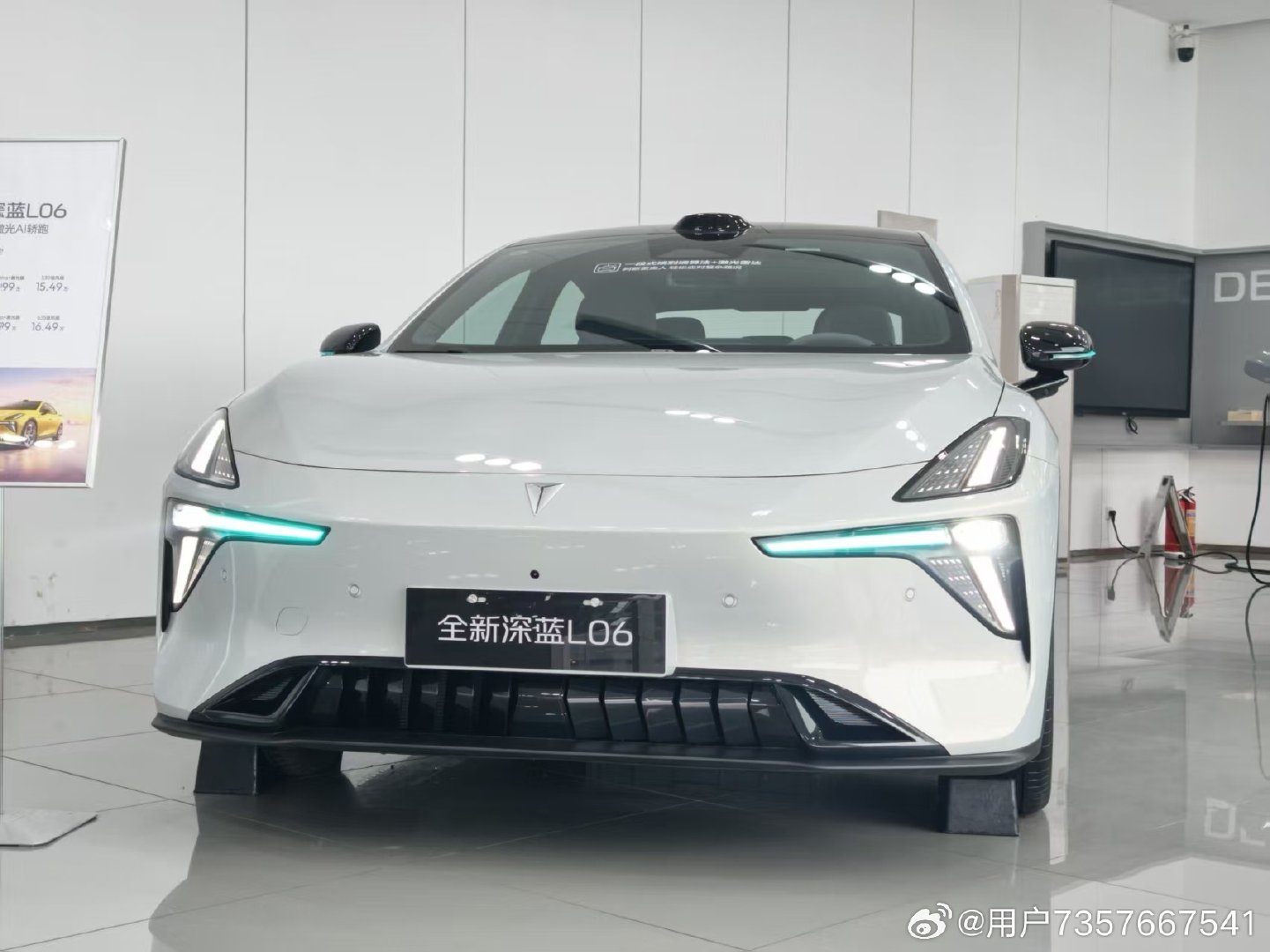 全新深蓝L06在外观造型、内饰设计均有显著升级，外观更加运动，内饰更加时尚，专为年轻人打造的一款性能座驾。#深蓝l06# ​