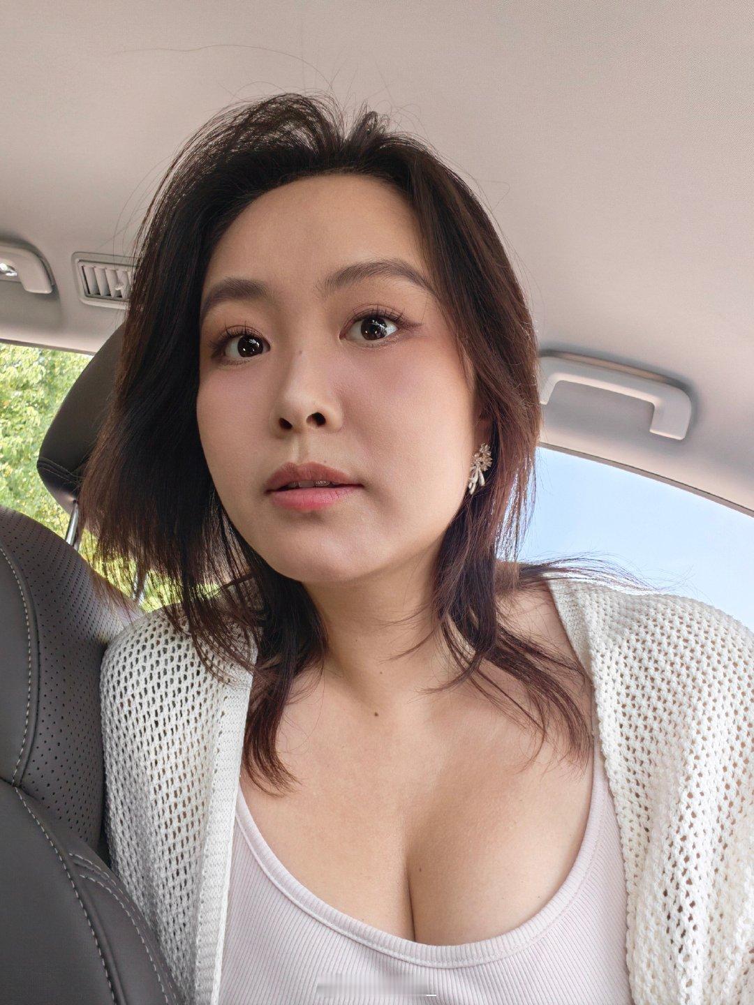 武汉这个天气拍摄，真的[泪奔]汗流浃背挥汗如雨🥵…还好有台纯电MPV能清凉一下子[给力]五菱星光730，说是真7座～让我来瞅瞅到底怎么个事儿👀
#大歌碎碎念##星光730##大v聊车##汽车[超话]#  ​