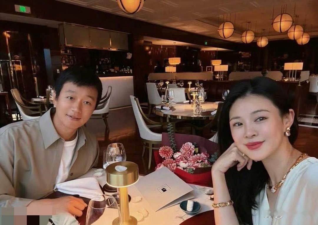 结婚十九年，佟大为第一次高调秀恩爱！你觉得佟大为和关悦般配吗？ ​