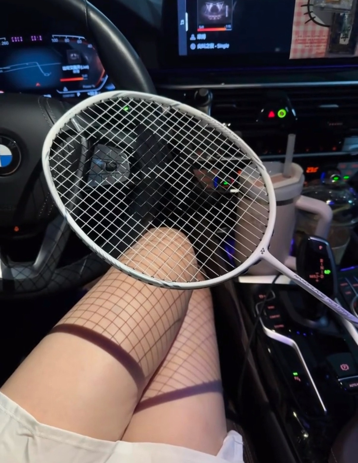 宝马小姐姐：约一场网球吧🏸