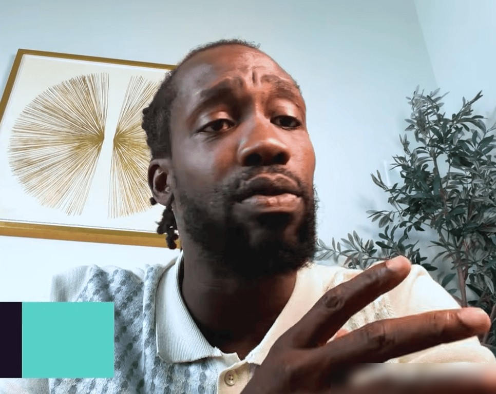 曾经贴脸大喊詹姆斯太小了的恶汉，如今居然彻底服软了。
贝弗利，联盟出了名的刺头。以前做对手，他嚣张放话防詹姆斯一点都不难。后来真当了队友，态度直接大转弯，开口闭口就是一句大哥。
最近接受采访，贝弗利更是把老詹夸上了天。他彻底看透了，詹姆斯最可怕的根本不是球技，而是那变态的心理素质。
天天被放在