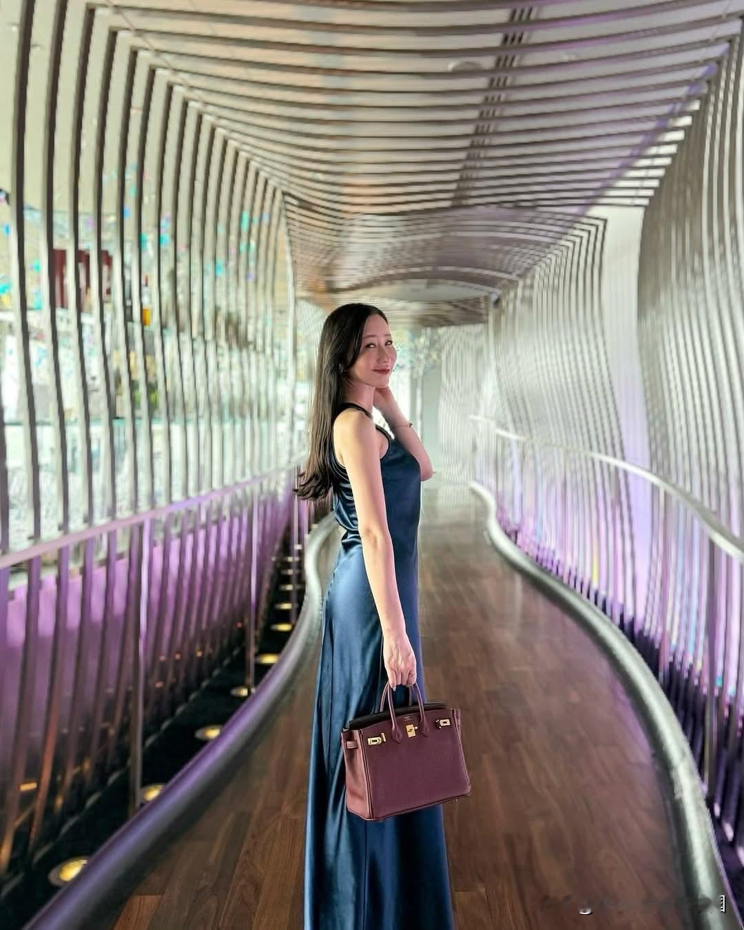 美丽与优雅同在。日本人妻下班后的惬意生活