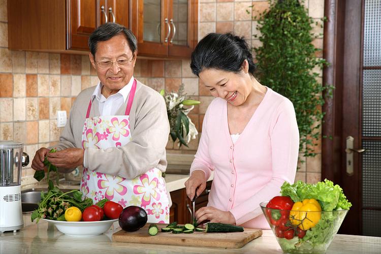 两性话题：男人过六十，千万不要忽视夫妻间的这些信号！