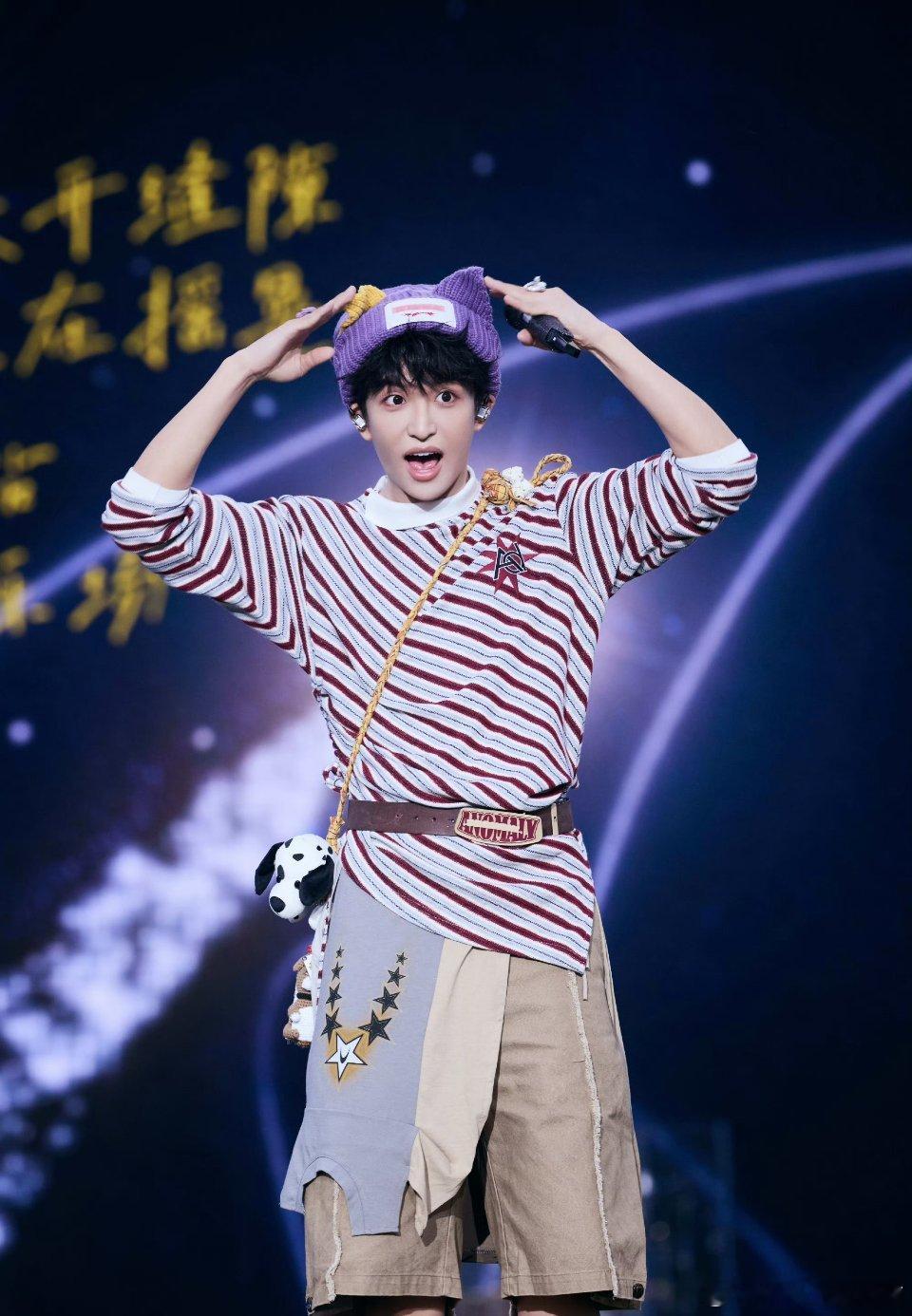 #黄子弘凡##黄子弘凡[超话]##黄子弘凡除了快乐禁止入内##黄子弘凡的421种色彩##黄子弘凡 2026一路生花# 

(｡•̀ᴗ-)✧

​