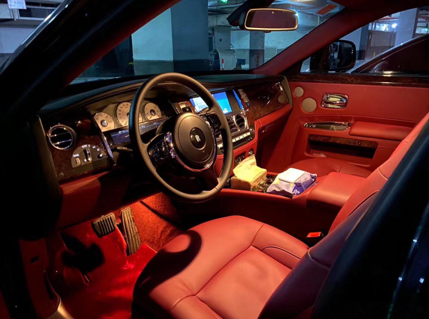 Rolls-Royce Ghost 常规保养作业加急交付，顺来个空调除菌，确保老板们在中秋佳节待客不失态，毕竟车虽然老了但体面从来不光来自于车价而且干干净净整整齐齐。明天起暂不接车节后再见。#劳斯莱斯[超话]# ​
