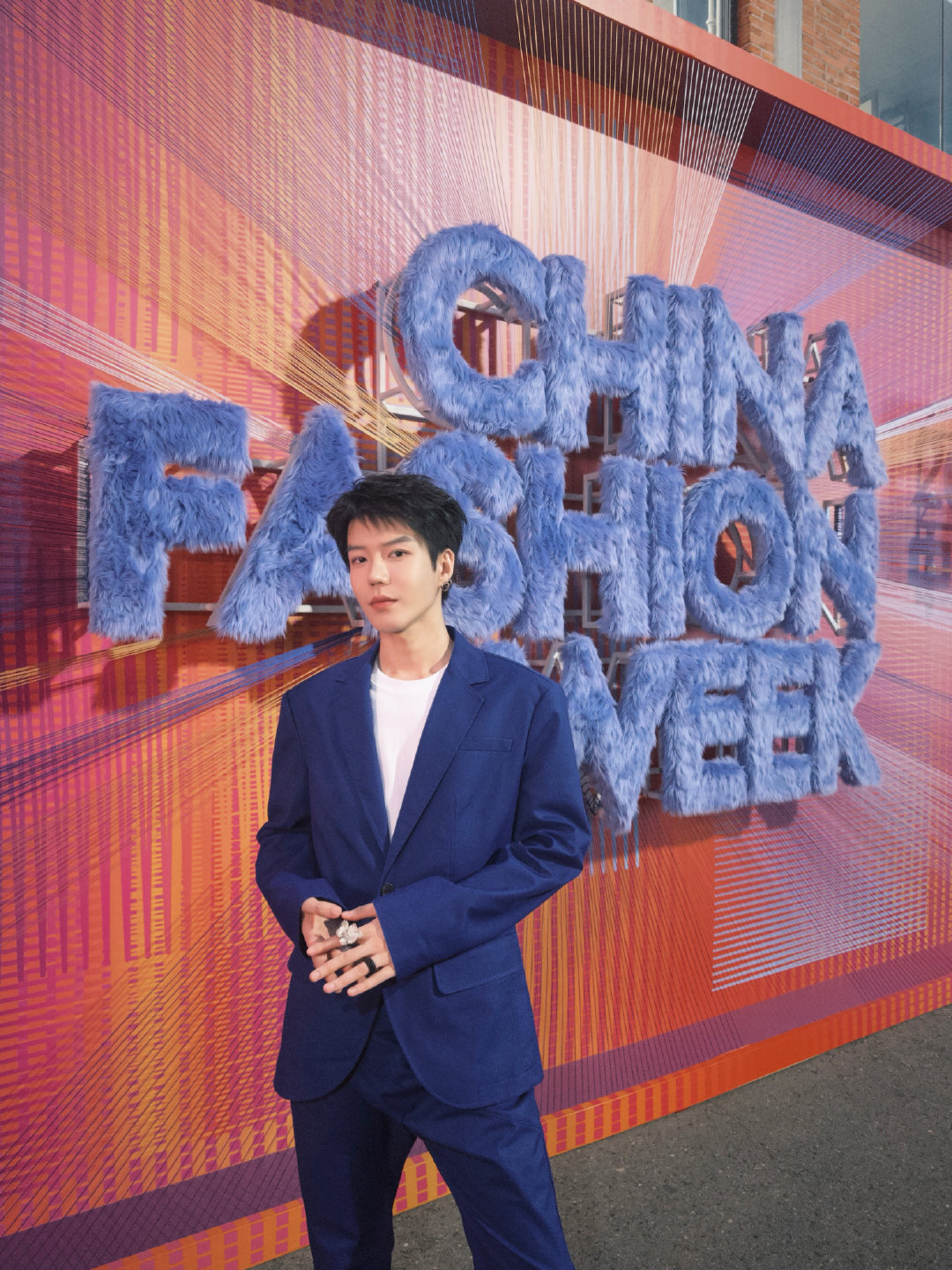 #于凌傲[超话]#  
    【中国国际时装周】 ｜北京798园区
              
                                      Feat.于凌傲 

今天是于总[老师爱你] ​