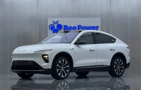 蔚来EC7 2023款 75kWh
23年5月上牌 4.6万公里
两个面油漆 其他原版原漆
配置：21寸轮毂、智能调光天幕、白色UWB钥匙
空间大 动力强 家用代步首选 可上沪牌
