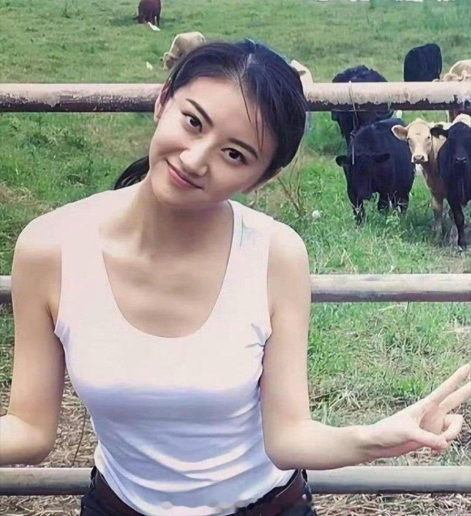 景甜早年上学时就是很多人的白月光了！未施粉黛却惊艳万分！ ​​​