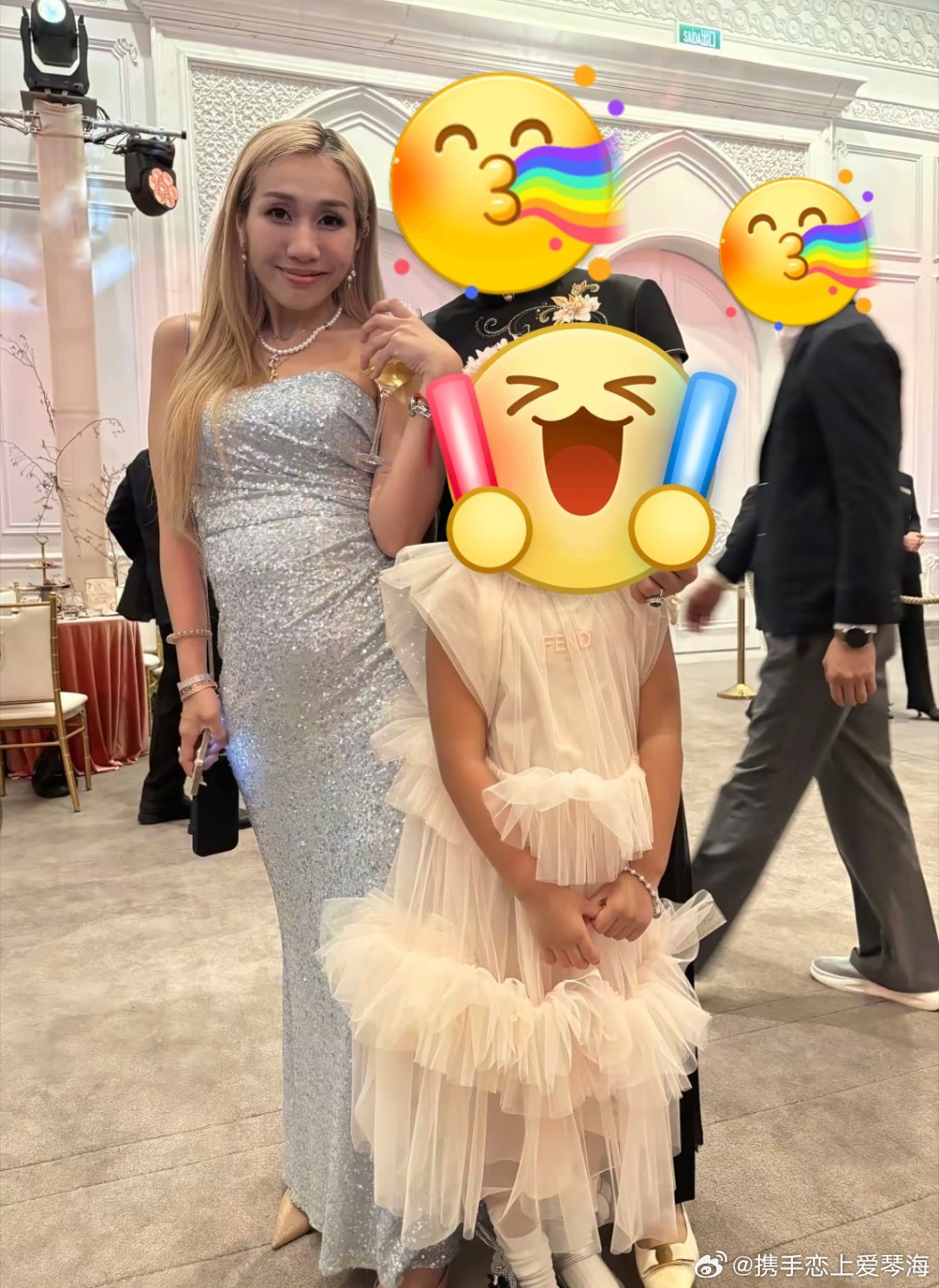 何超雄、何超琼、何超凤、何超云、何超盈、何锶珩、辛阡觅出席何猷君奚梦瑶澳门答谢宴 ​