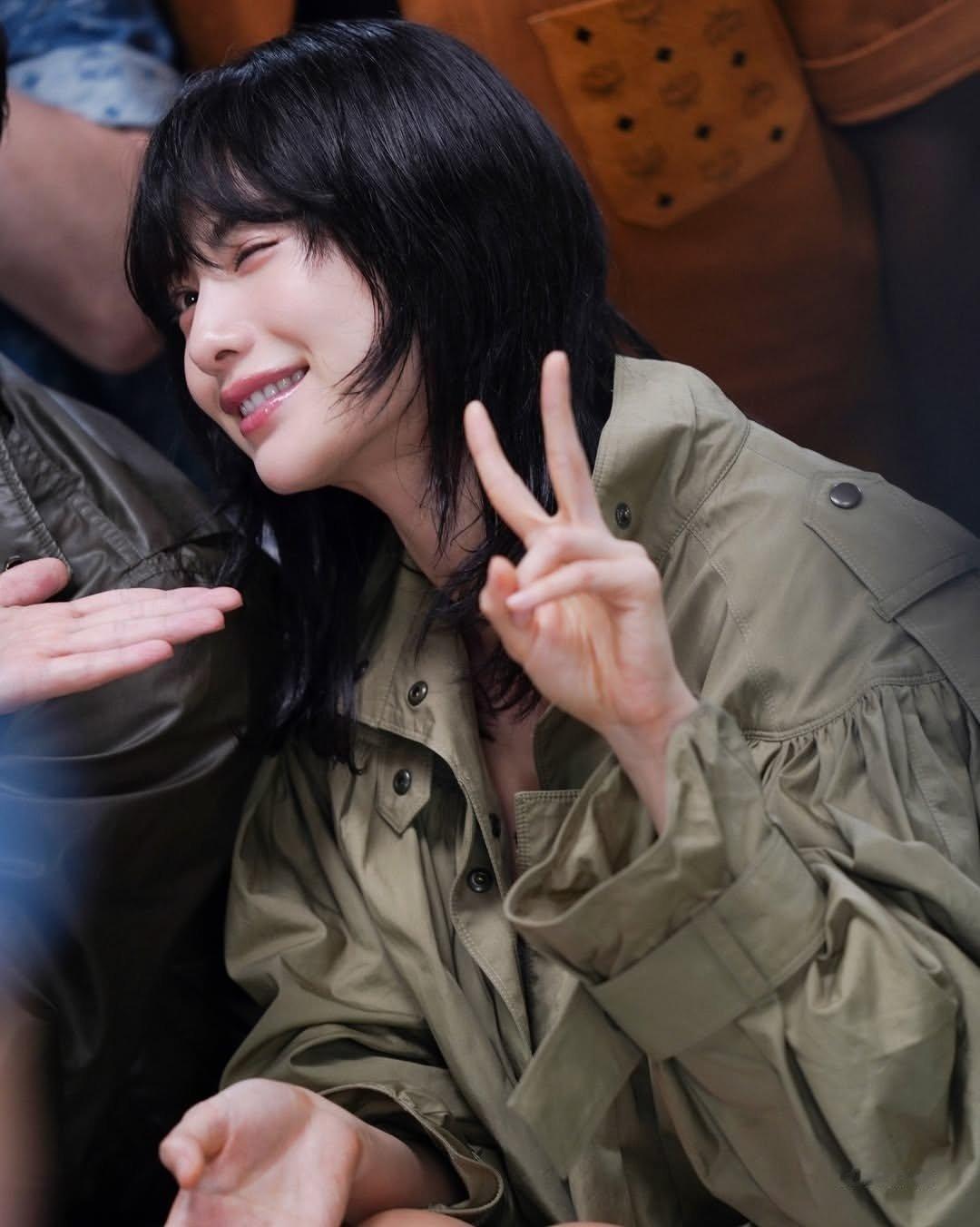#林珍娜[超话]#【260921】SUBLIME 更新

Netflix「说是来做宣传的」｜现场 BTP 

📍《丑闻》| NANA 饰 #安熙妍# ❀
仅在Netflix

#孙艺珍池昌旭林珍娜新剧全集上线##韩剧挑情丑闻全8集上线##韩剧丑闻##挑情丑闻# ​