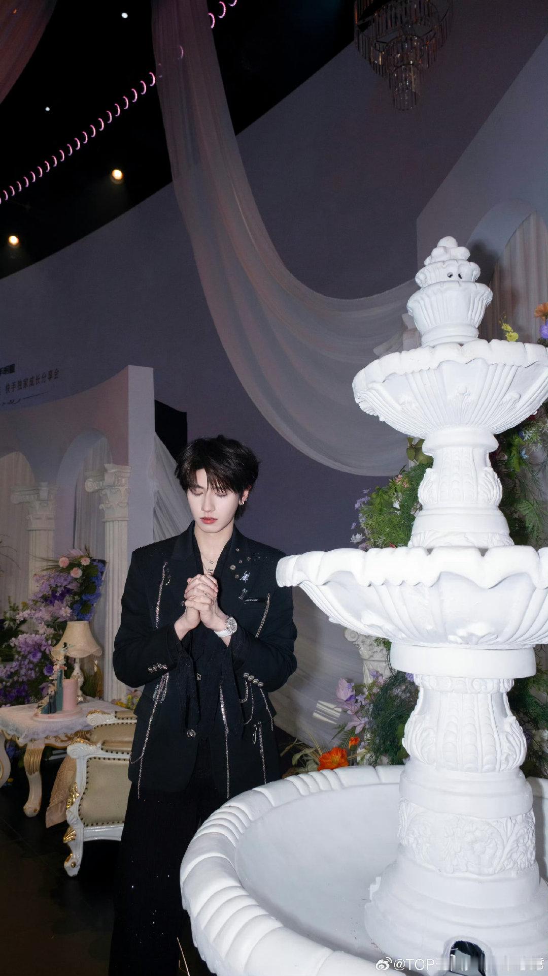 #朱志鑫[超话]##来超话实况热聊看演唱会#👑#朱志鑫舞台氛围感的神#💛#朱志鑫一路向海的少年#

看淡一点再努力一点，无论生活怎样，都不要忘记微笑，愿你成为自我的太阳，无需凭借谁的光。

 ​