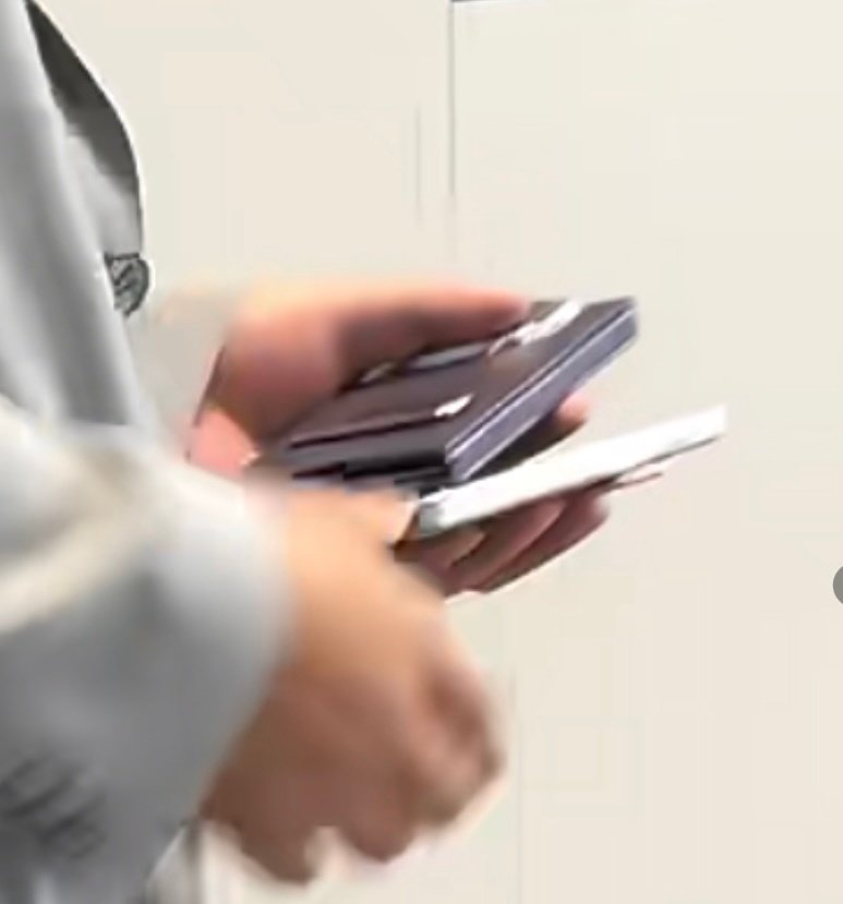 三折叠下面那台是Mate90RS ​