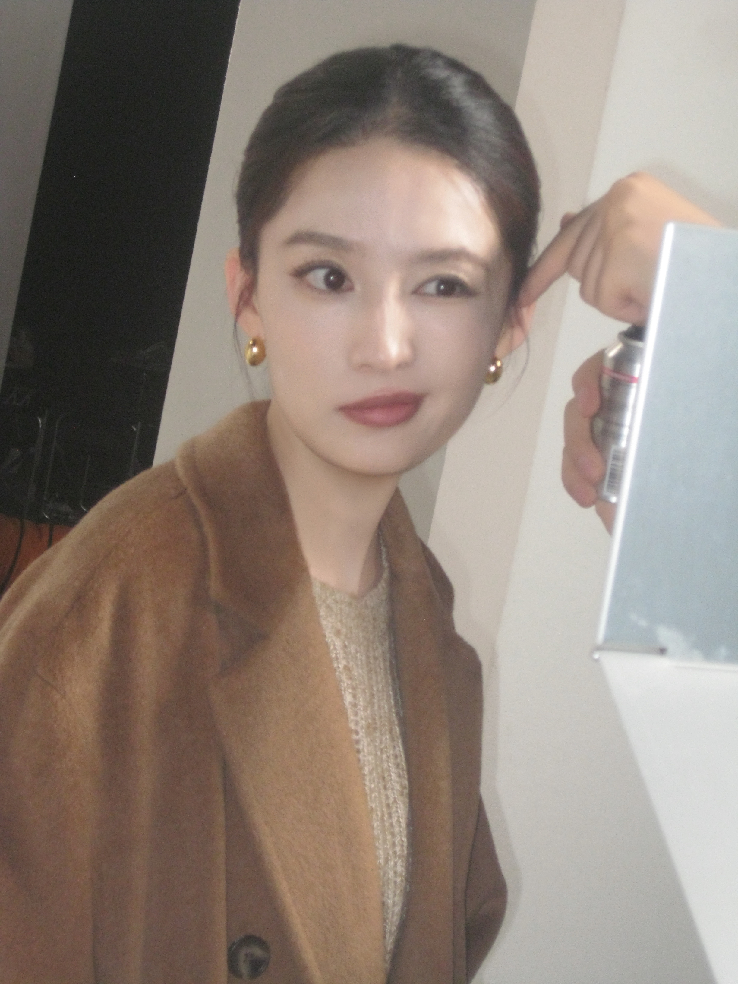 #李沁[超话]# 喜乐常伴 分享美好瞬间 ㊗️大家中秋节快乐～[手指比心] ​