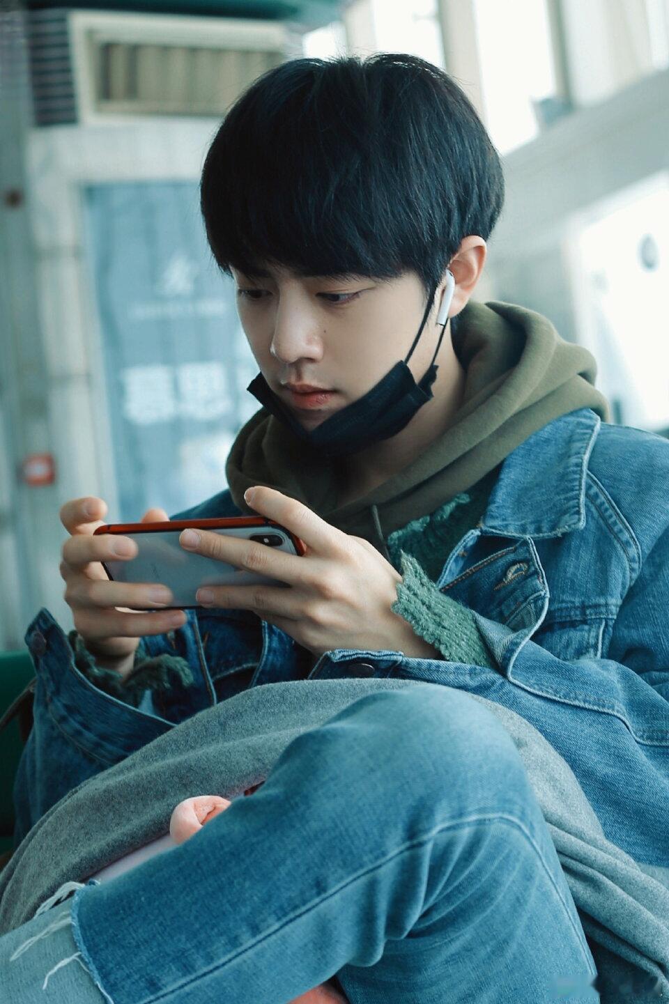 #肖战[超话]##肖战#

20180201杭州🛫北京  “火烈鸟🦩”机场  2 ​